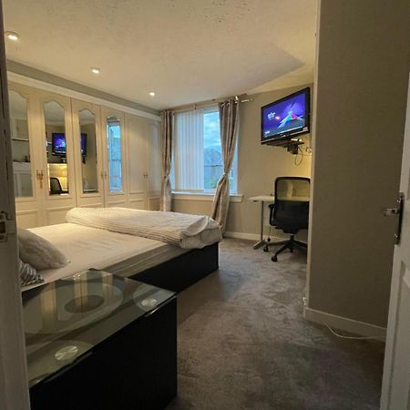 Room In A Home Единбург Екстер'єр фото